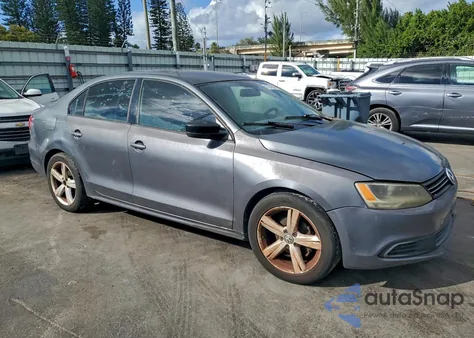 2014 Volkswagen Jetta Base z USA, uszkodzony, nr VIN 3VW1K7AJXEM366595